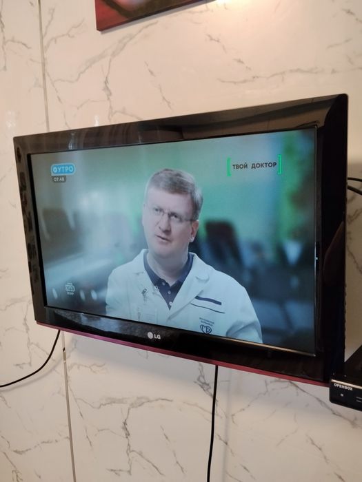 Телевизор LG диагональ 32, состояние хорошее, арзон, показывает хорошо