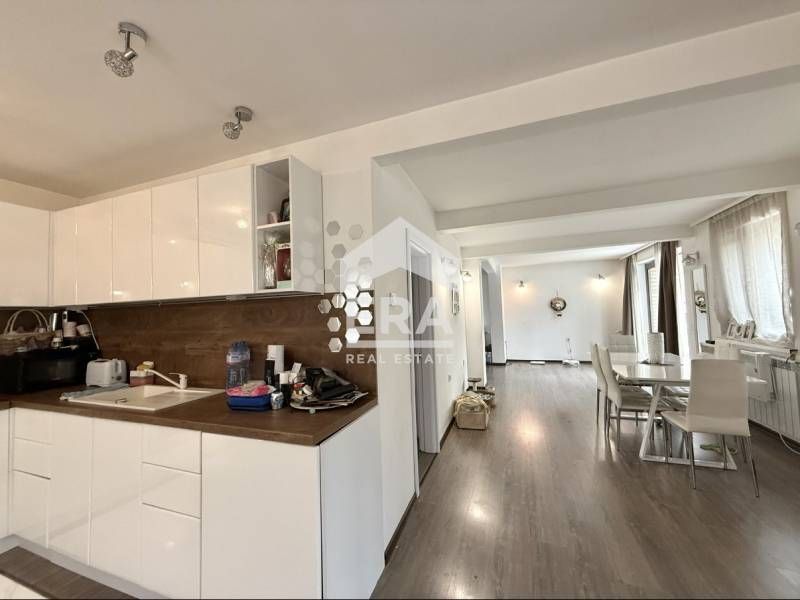 Продава се Къща в София, Княжево - 300 кв.м за 2000 €/кв.м - Снимка #2