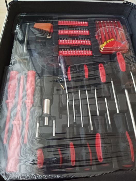 Продается набор инструментов