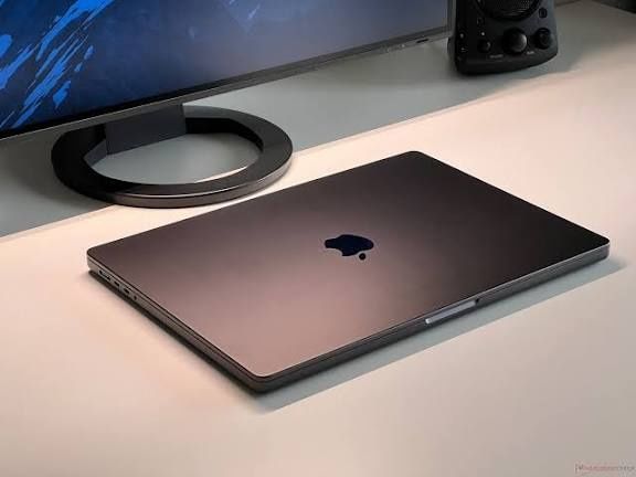 Macbook Pro m4 pro impecabil