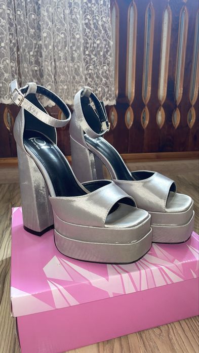 Босоножки Pink Island