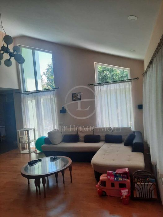 Реф. 2363 Двуетажна Обзаведена Къща / Брестник