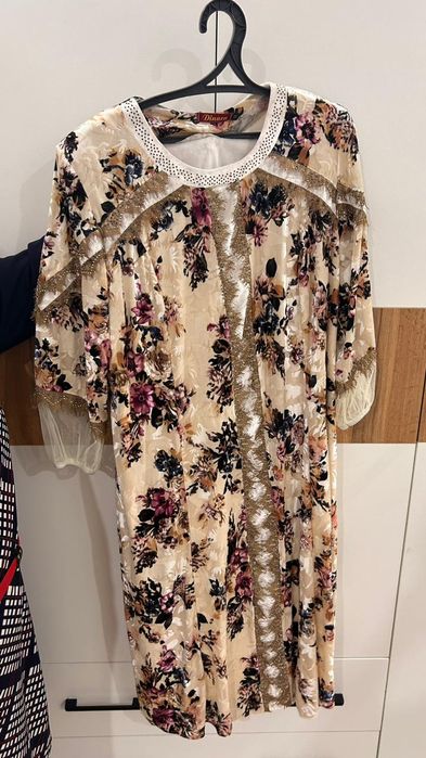 Продам б/у платья