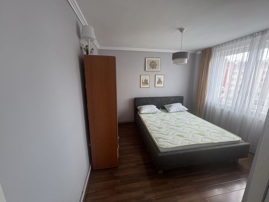 Apartament cu 2 camere si balcon deasupra la Mc Donalt de inchiriat zona centrala !