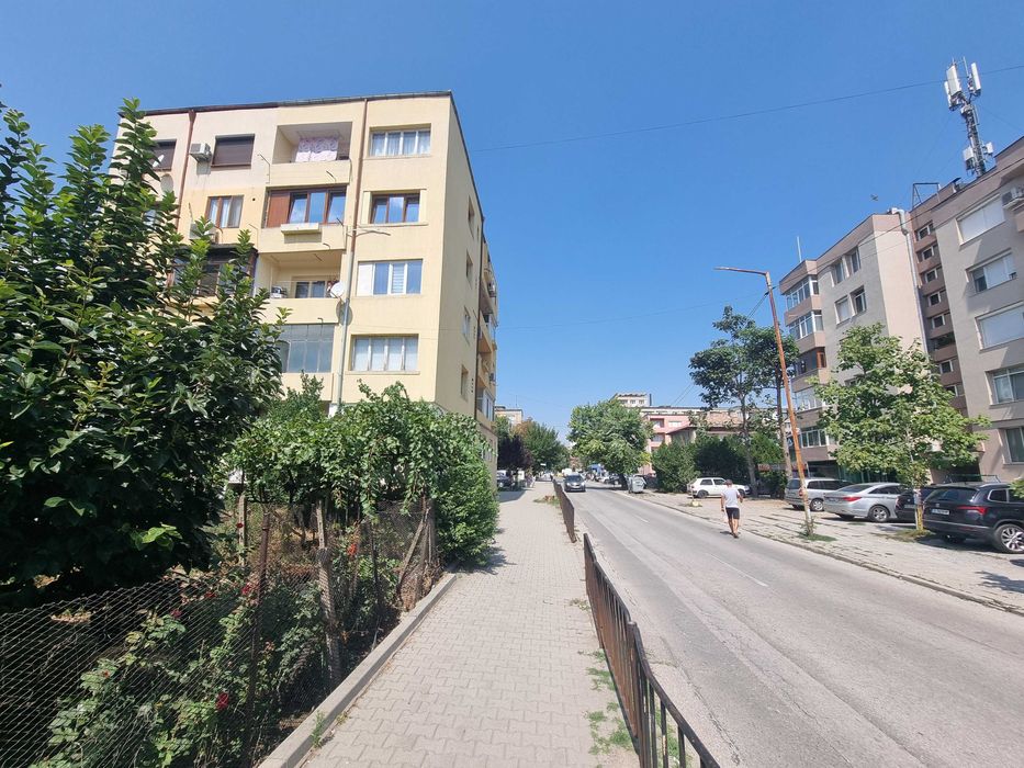 Тристаен апартамент за продажба на ул. „Илинден“, гр. Благоевград.