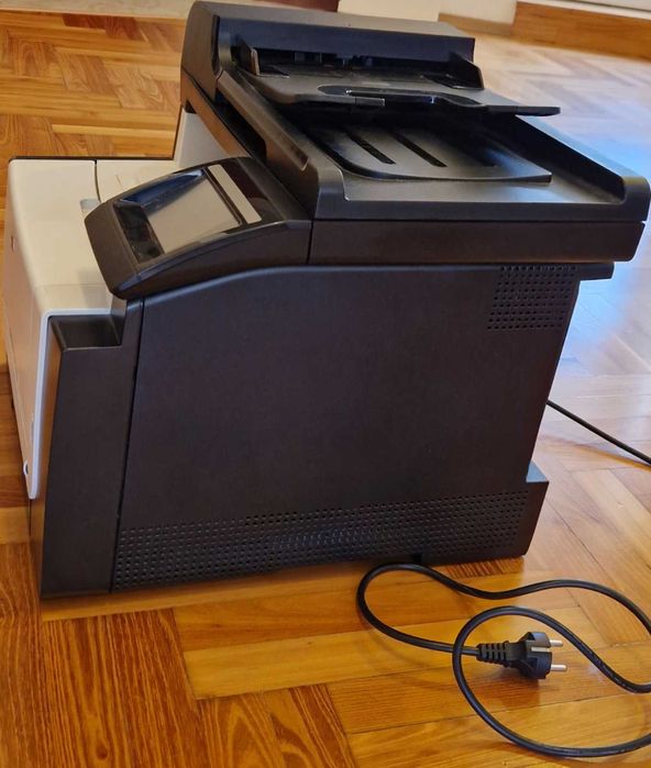Принтер HP LaserJet Pro Colour