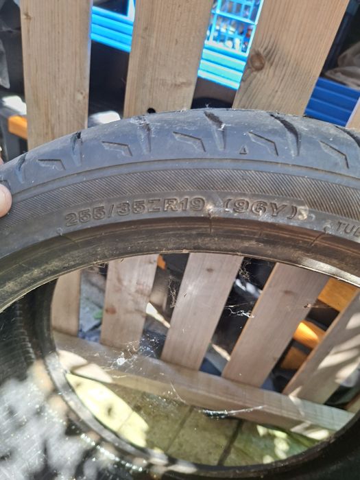 2 Anvelope Bridgestone 255.35.19