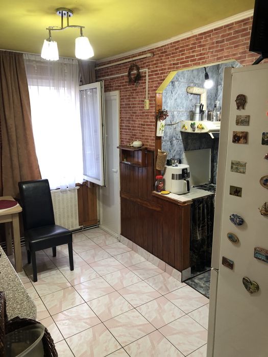 De vanzare apartament 3 camere +garaj+beci