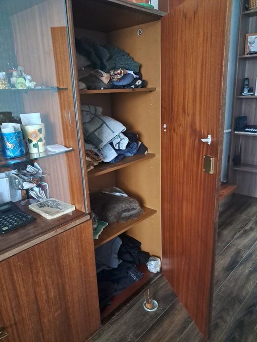 Продам угловой диван,тумба под телевизор, сервант