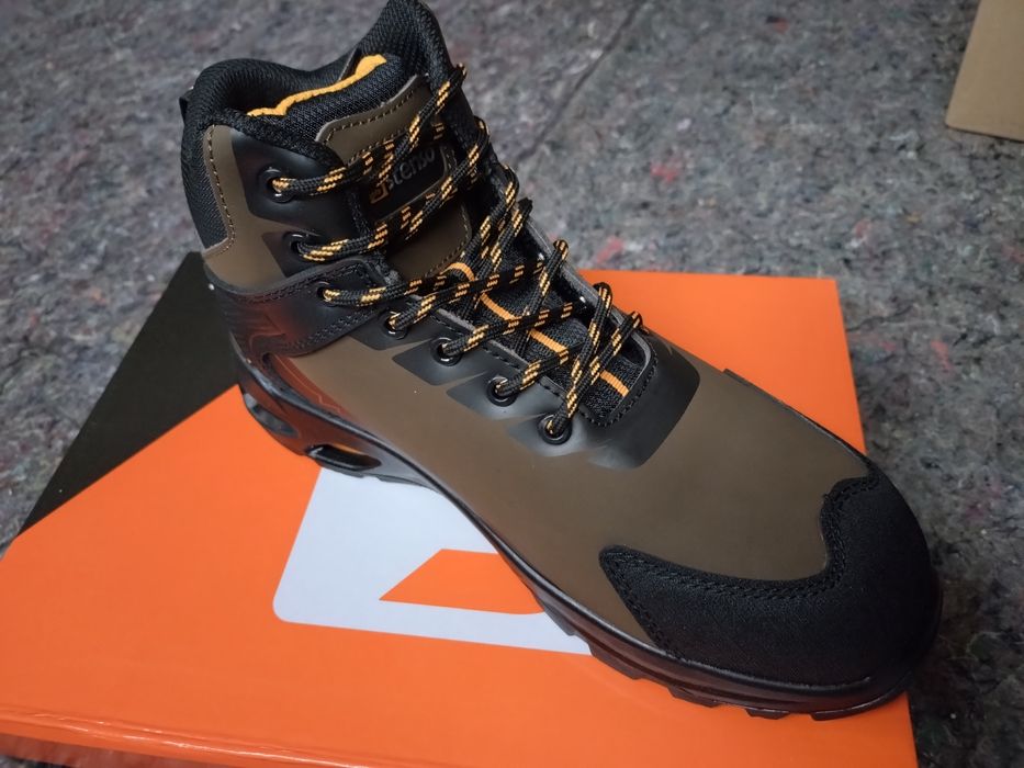 Работни високи обувки без бомбе