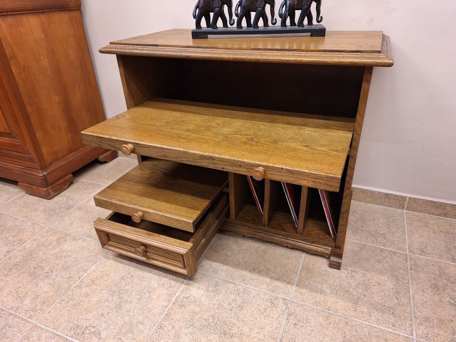 TV шкаф с подвижни плотове