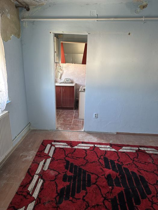 Vând apartament cu 3 camere  etaj 4