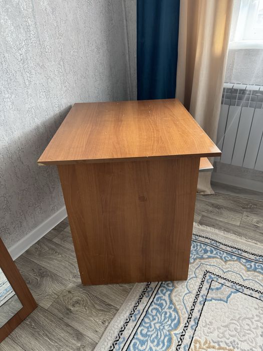 Продам компьютерный стол