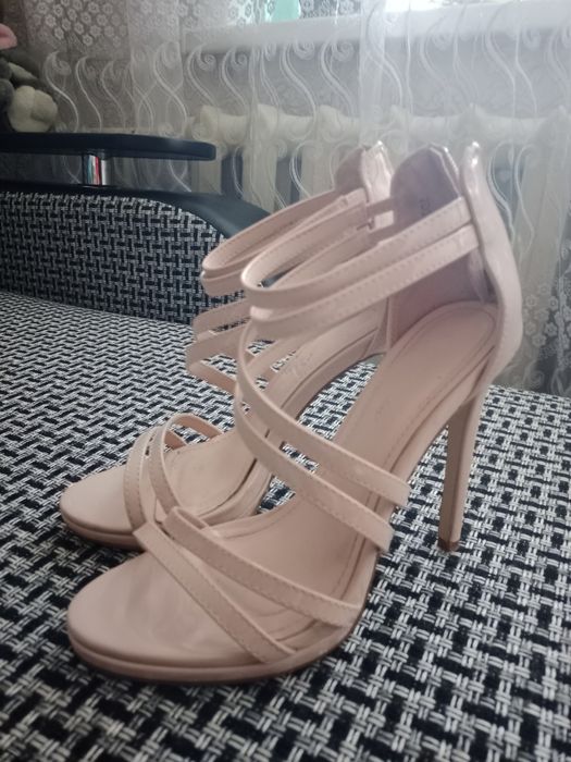 Продам женские туфли