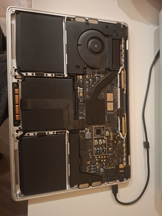 Macbook Pro Touchbar A2238 pt piese