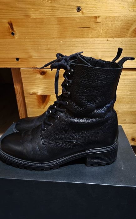 Ghete din piele negre