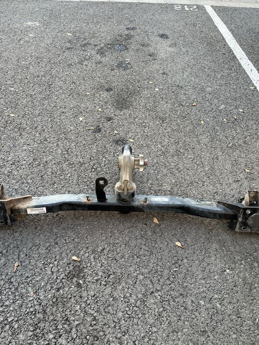 Vând sau schimb bară cu cârlig BMW E60