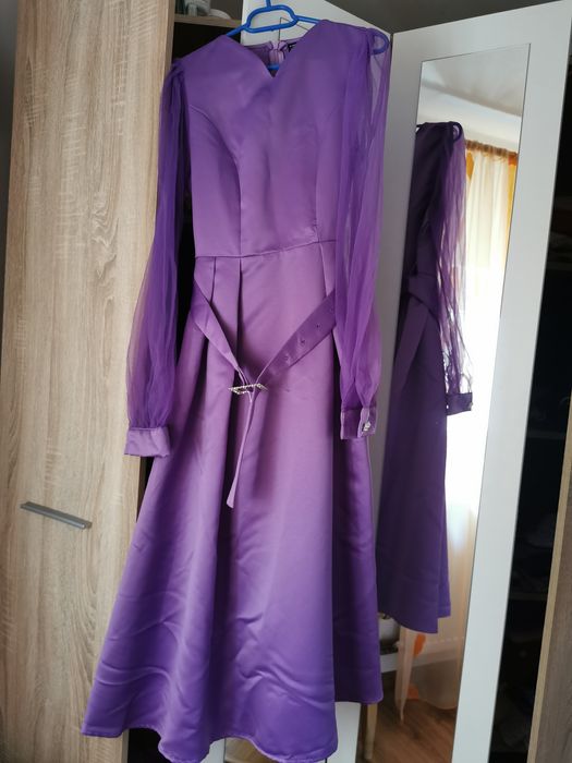 Haine si sandale de vanzare