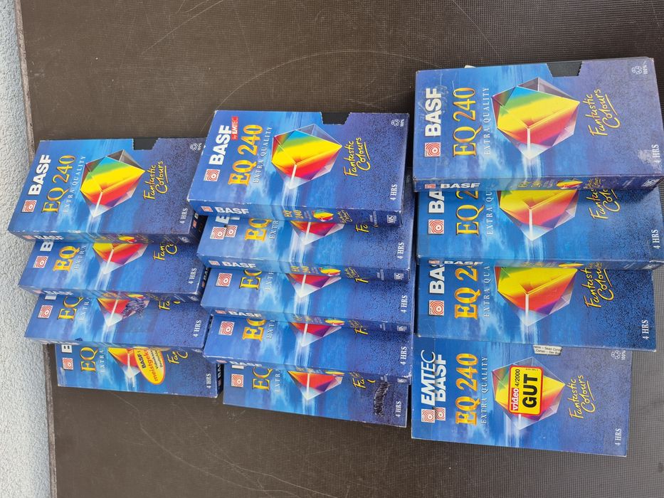 Vand 13 casete video vhs basf de 240 minute,cu filme diverse 
Vând 11