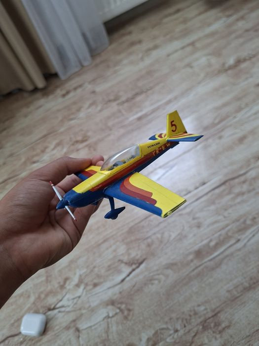 Fac macheta Extra300L la comanda