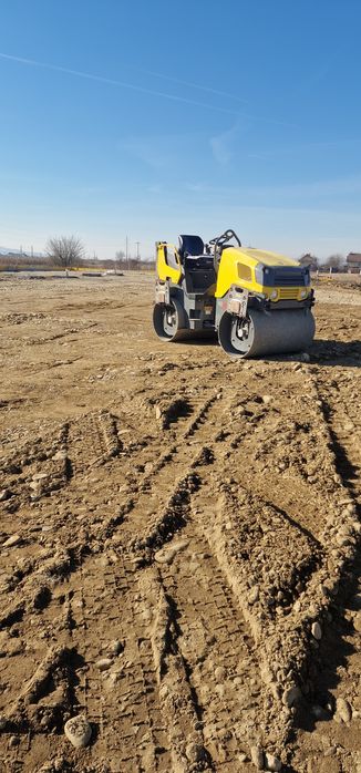 Inchiriez  cilindru compactor