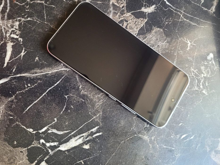 Vând telefon nou