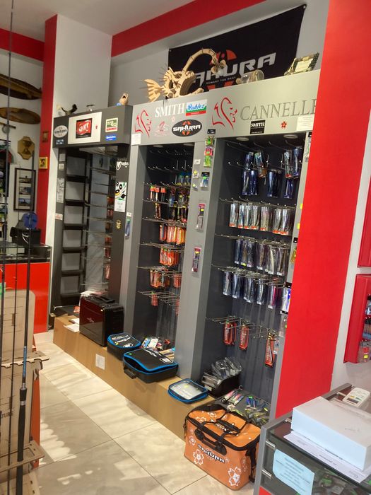 Търговско оборудване,стойки за въдици,стъклени рафтове