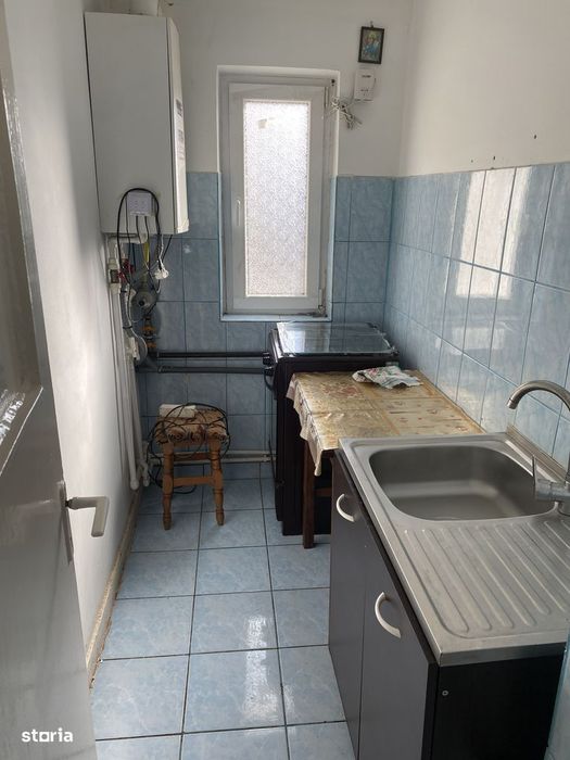 De vanzare apartament 3 camere - Fieni, etaj 2/4, aproape de Sinaia