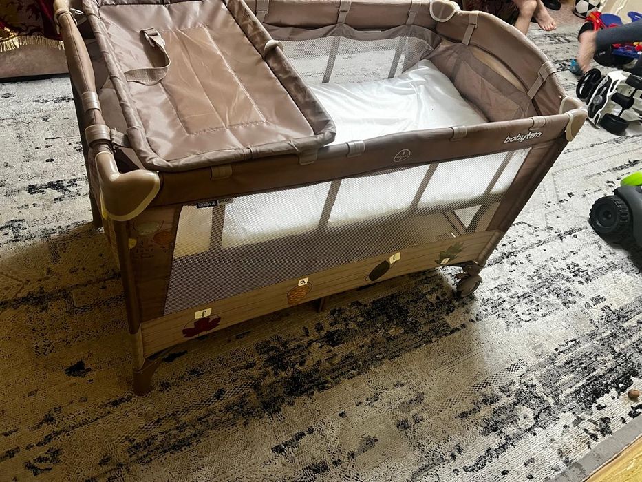 Детская кроватка - манеж