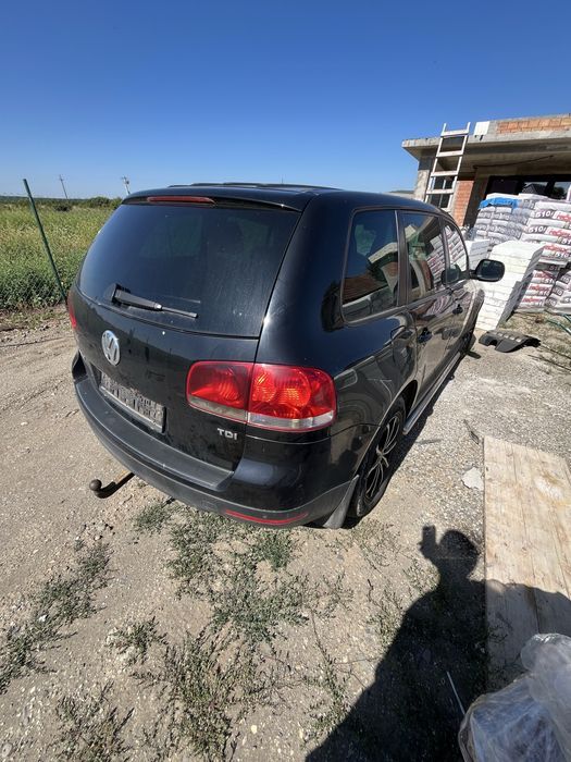 Piese Volkswagen Touareg 7L an 2006 motor 2.5 tdi BAC cutie automata,bara fata completa far xenon capota usa injectoare