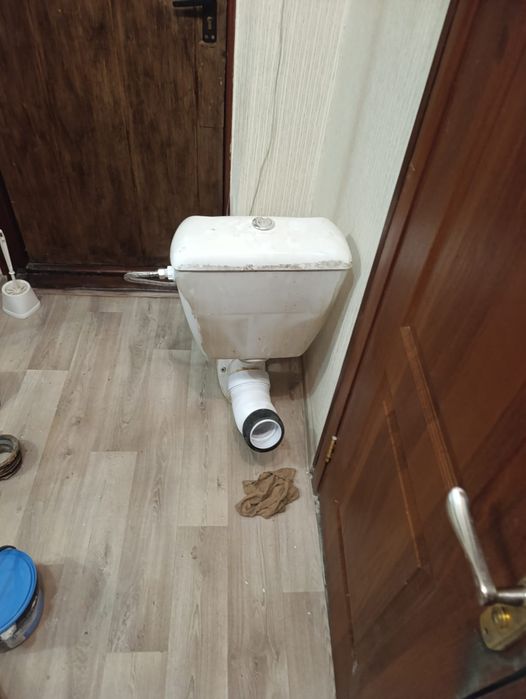 Продам унитаз с бочком  б/у