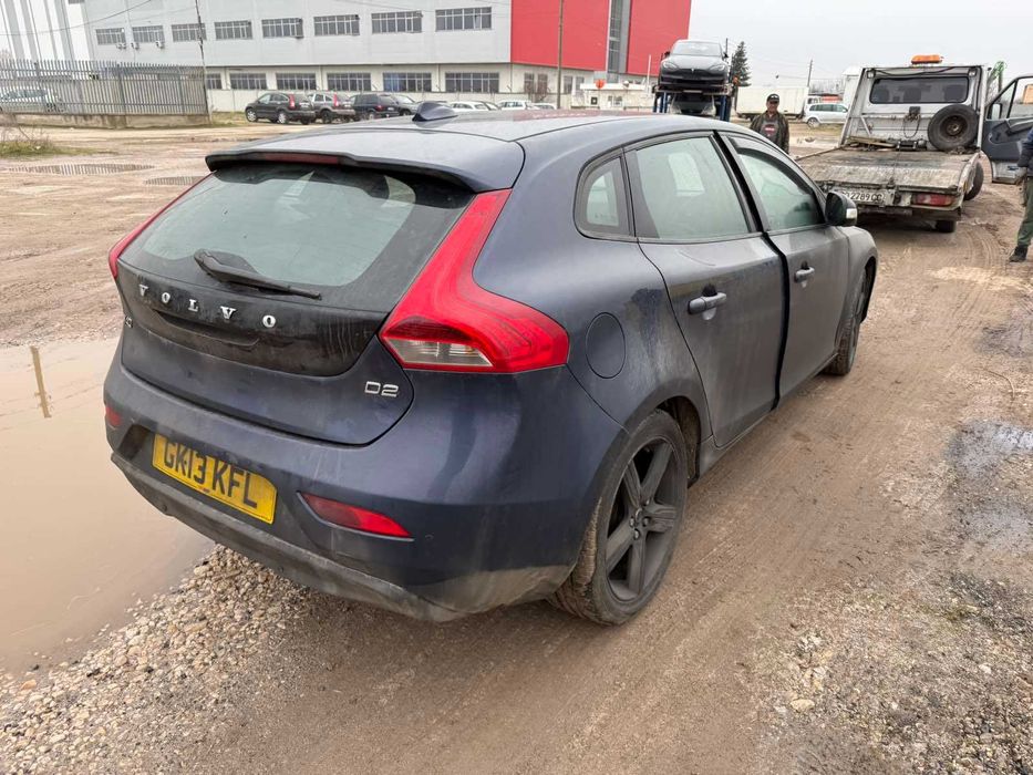 на части Volvo v40 1.6 2012 година
