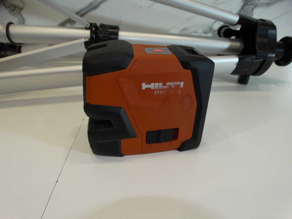 Hilti PM 2L - Линеен червен лазер + тринога 1.50 м.