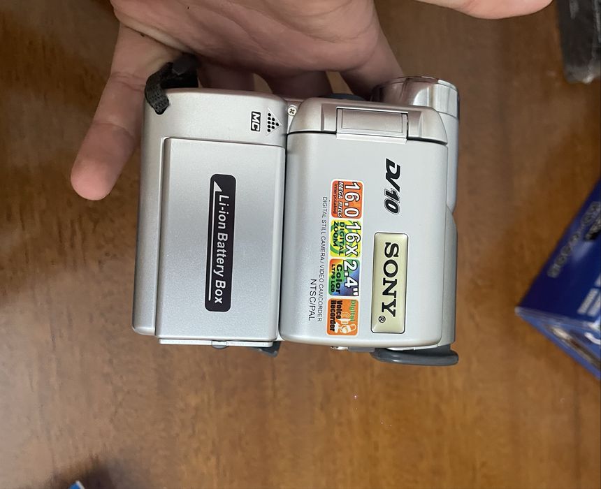 Видеокамера Sony D10