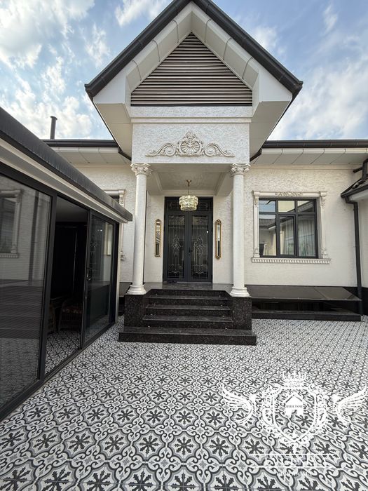 Продается дом 2.4 сотки на центр луночарском