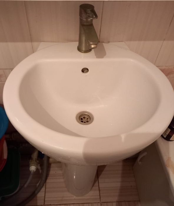 Раковина с сместительем.