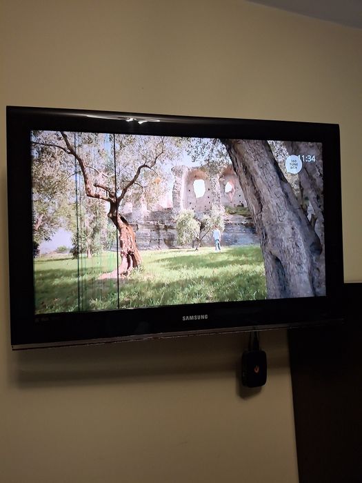 LCD телевизор Samsung 32"