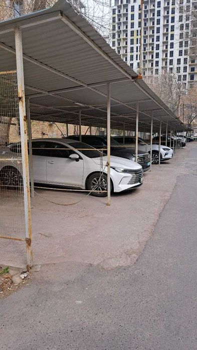 Продам Парковочное место с навесом на Ц-13.