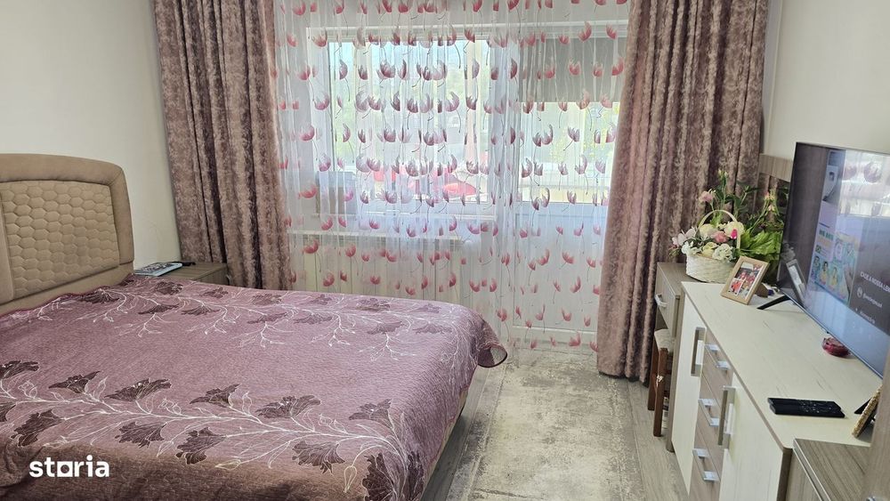 Vand apartament cu 3 camere decomandat  Deva, GARAJ, BOXA Imp. Traian