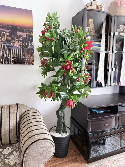 Продам искуственное дерево