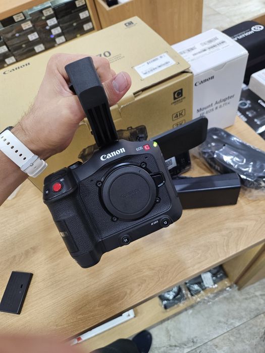 Canon C70 + EF - R 0.71x