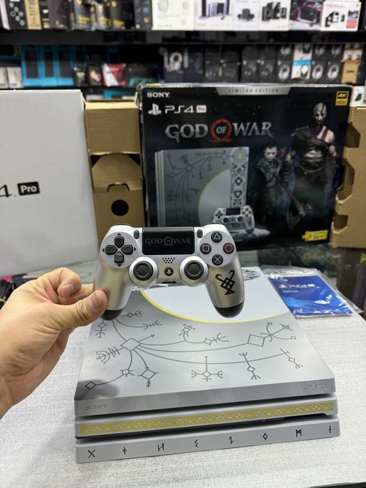 Ps 4 Pro 1TB Limited Edition GoD of WaR Oyin bor tayor