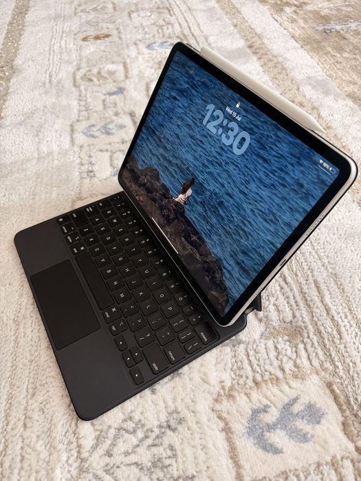Продам IPad Pro 11” M1 (3 generation) 128 gb + Magic Keyboard