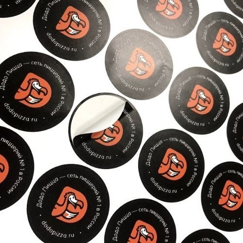 Печать стикеров, этикеток на пленке с контурной резкой