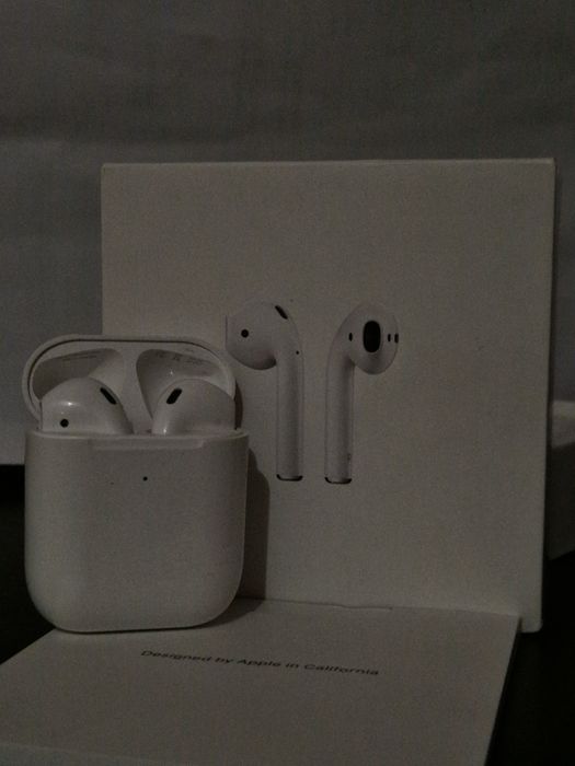 Продам наушники Airpods 2 торг есть