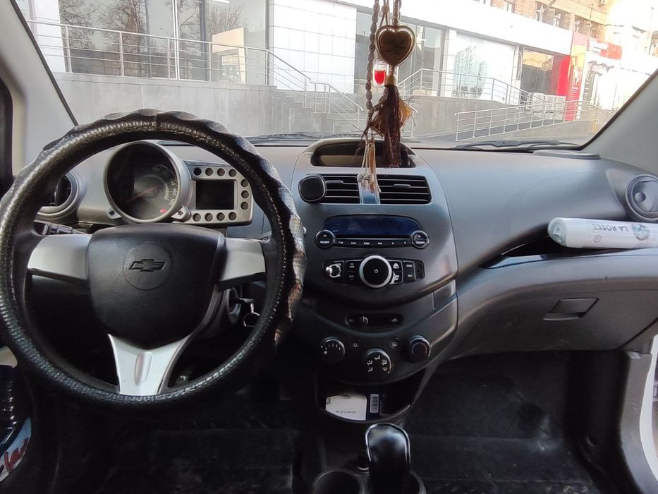 Шевралет спарк сотилади