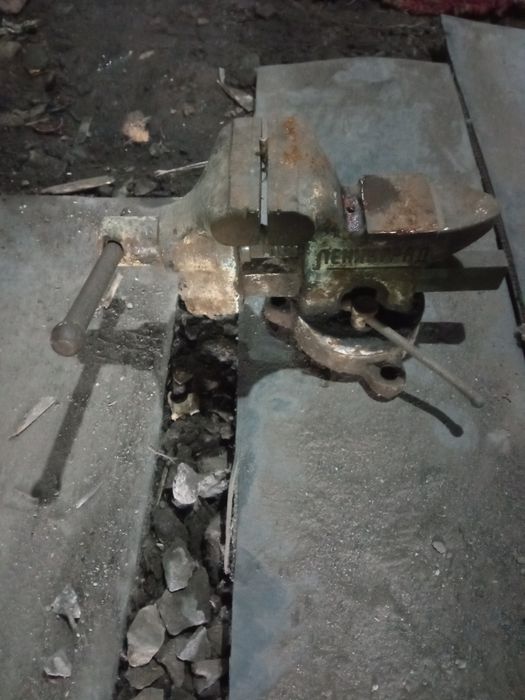 Продам тиски производство Ссср