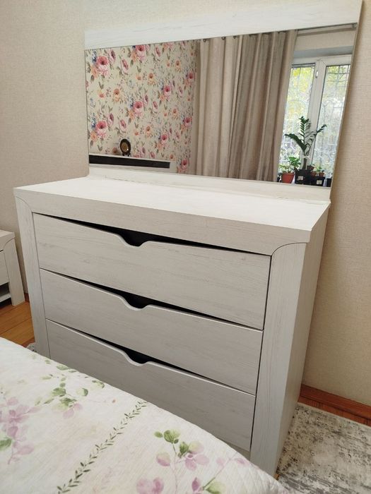 Продам спальный гарнитур