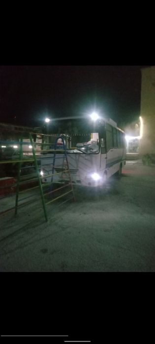 Автобус 2011 года