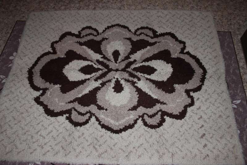 Китеник Губер чиста вълна ръчна изработка